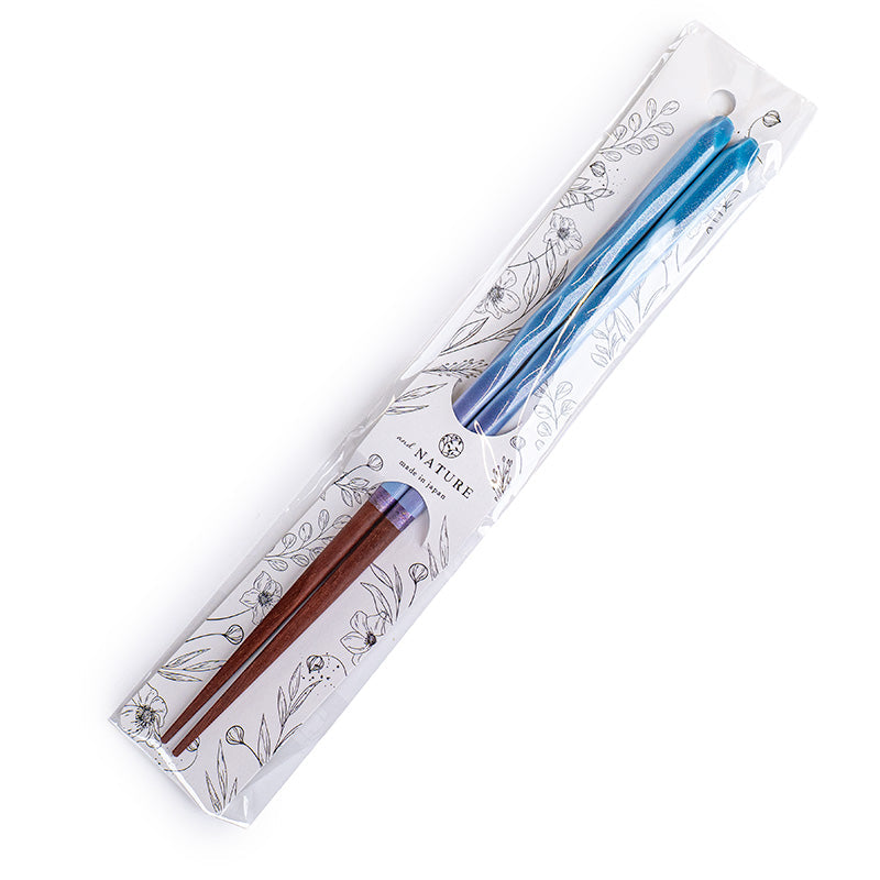 Gewellte japanische Essstäbchen in Glitzerblau