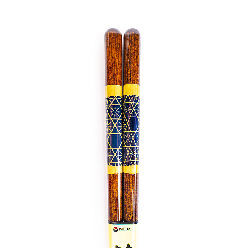 Japanische Essstäbchen aus Holz mit goldenem Muster