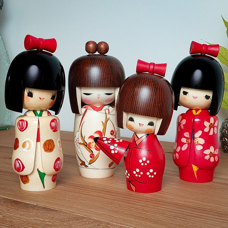 Japanische Holzpuppe Kokeshi
