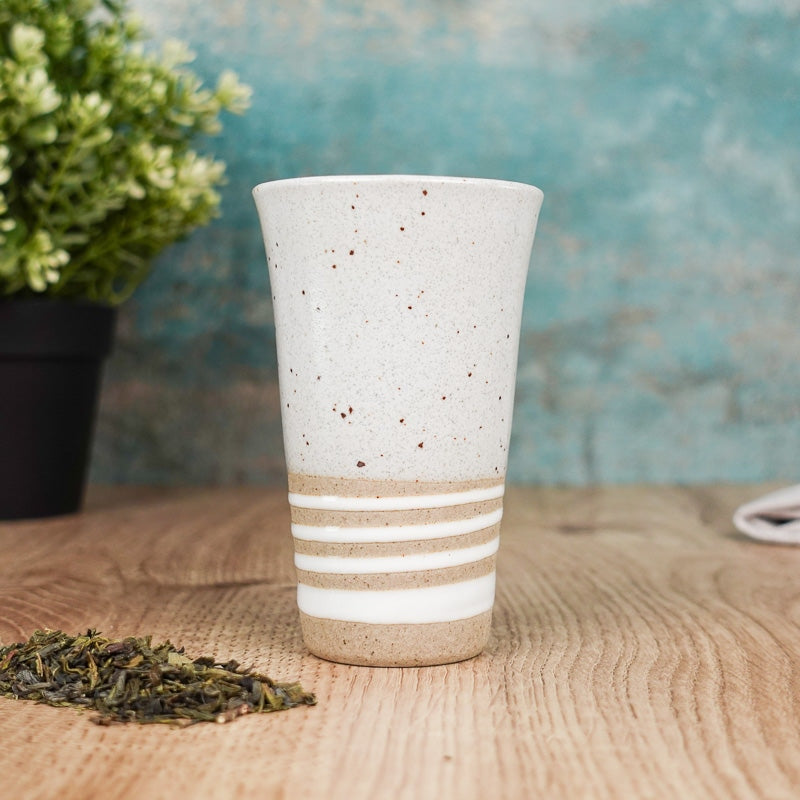 Japanische Tasse Terrakotta Weiß