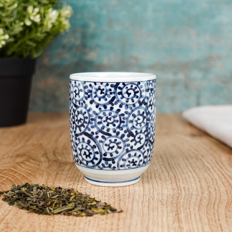 Japanische Tasse Yunomi Karakusa