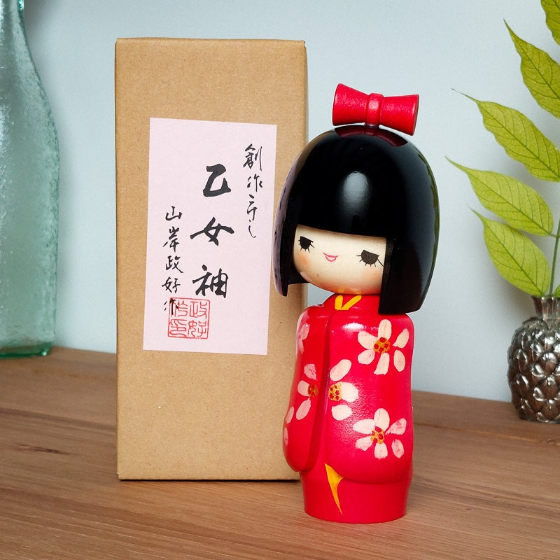 Kokeshi-Puppe aus Holz