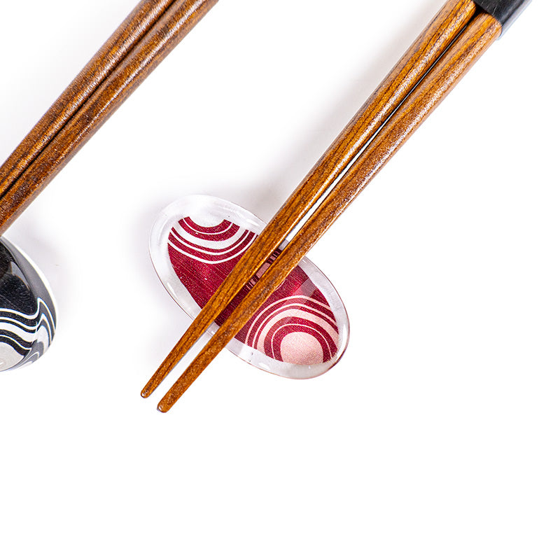 Set aus japanischen Uzumaki-Essstäbchen & Halter