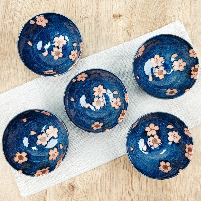 Set mit 5 Japanischen Schalen Sakura