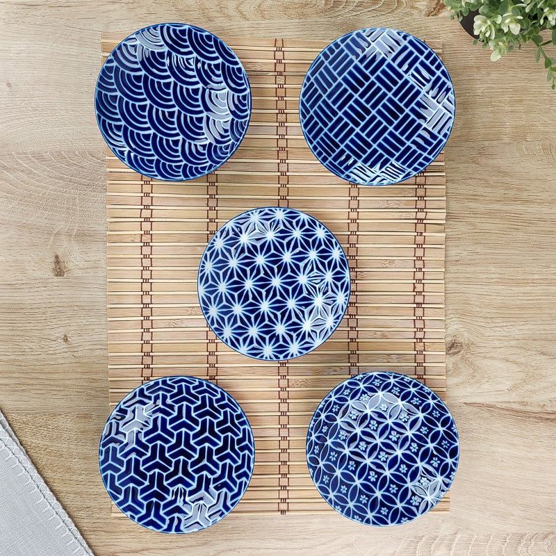 Set mit 5 Runden Japanischen Tellern
