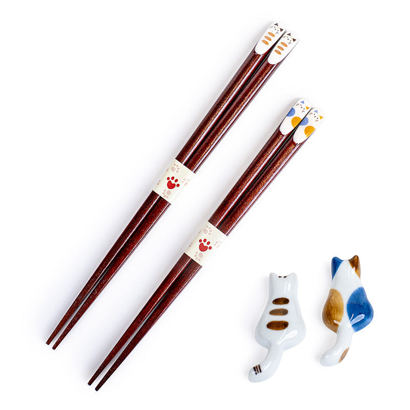 Set mit japanischen Essstäbchen und einer Essstäbchenhalterung in Katzenform