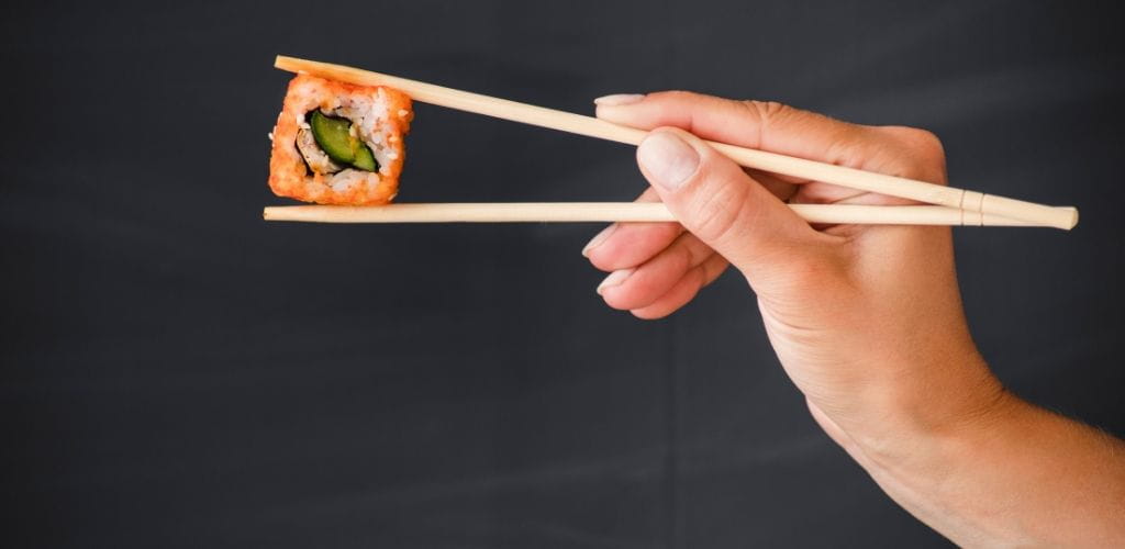 japanische Essstäbchen benutzen