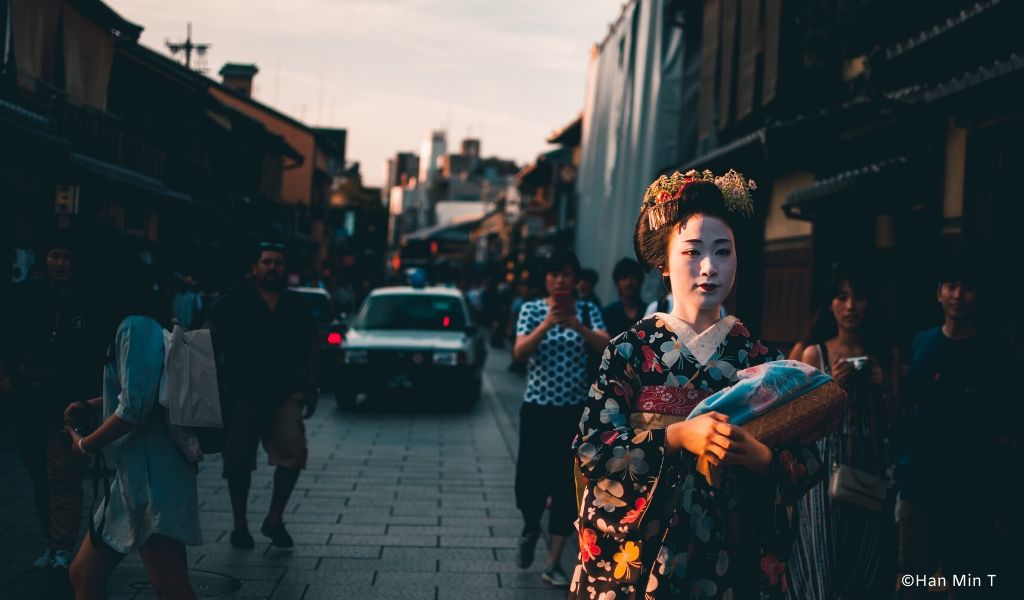 Geisha auf der Straße