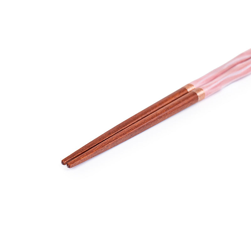 Gewellte japanische Essstäbchen in Glitzerrosa
