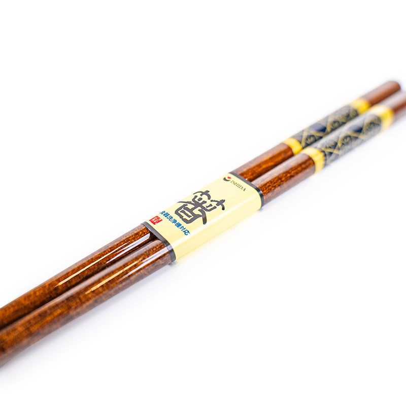 Japanische Essstäbchen aus Holz mit goldenem Muster