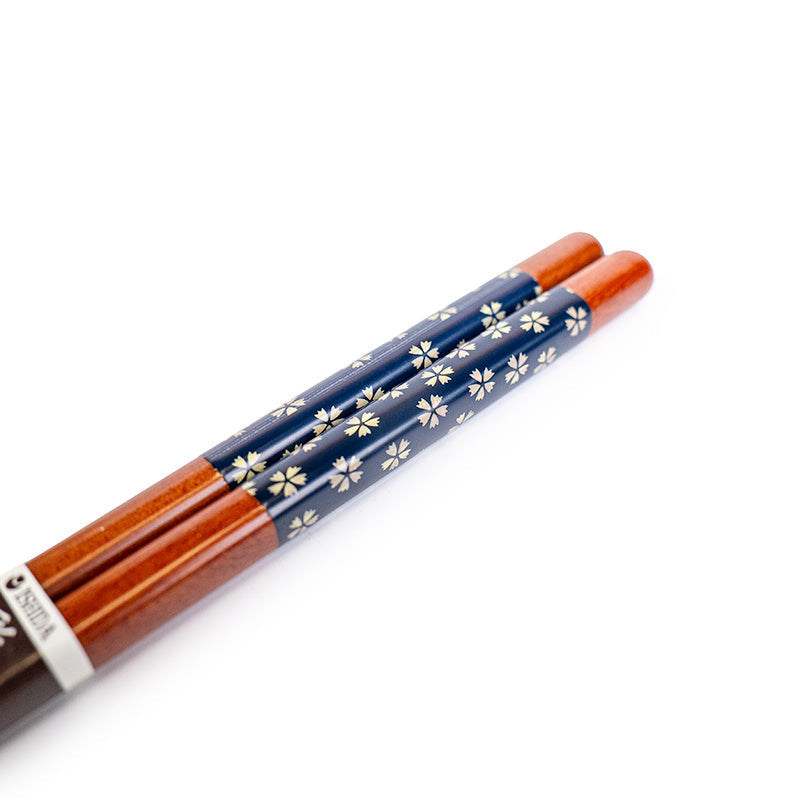 Japanische Essstäbchen mit blauem Kirschblütenmuster