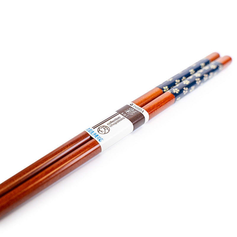 Japanische Essstäbchen mit blauem Kirschblütenmuster