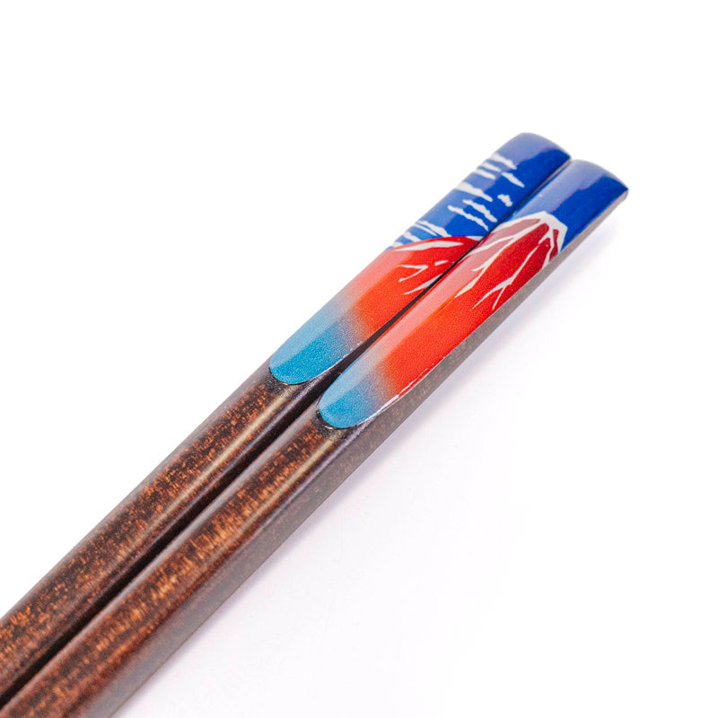 Japanische Essstäbchen mit großem Fuji-Motiv