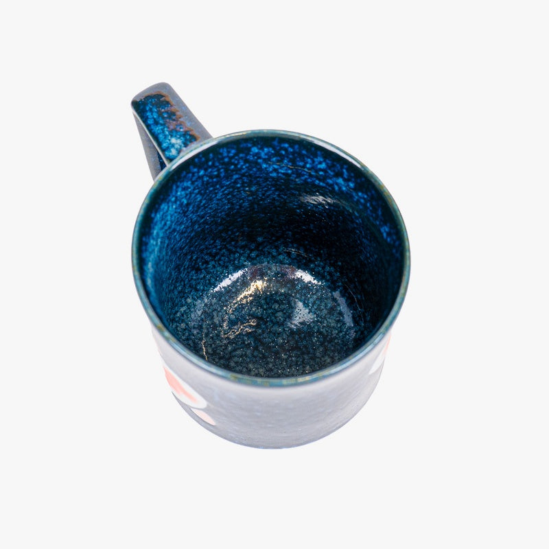 Japanische Keramiktasse mit Koi-Karpfen