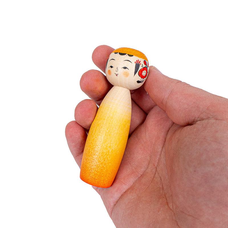 Japanische Kokeshi-Puppe - Daidai Farbverlauf - 9 cm