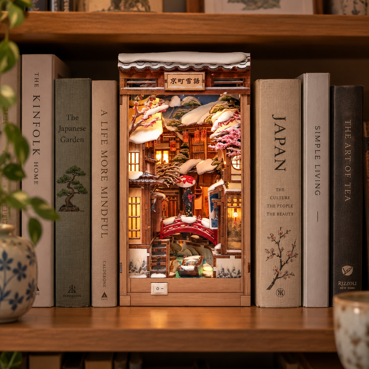 Japanischer Book Nook Kyoto Snow Whisper