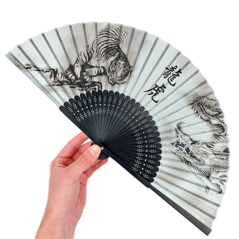 Japanischer Fächer Mit Tiger- Und Drachenmotiv