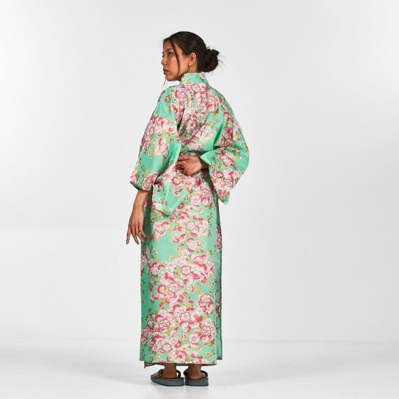 Kimono Yukata Frau Sakura-Blume