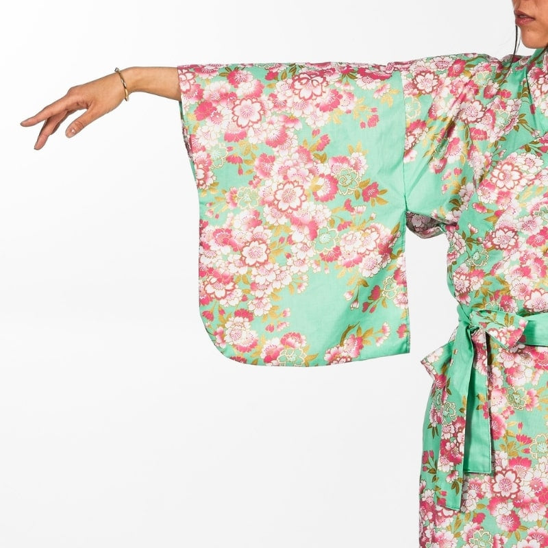 Kimono Yukata Frau Sakura-Blume