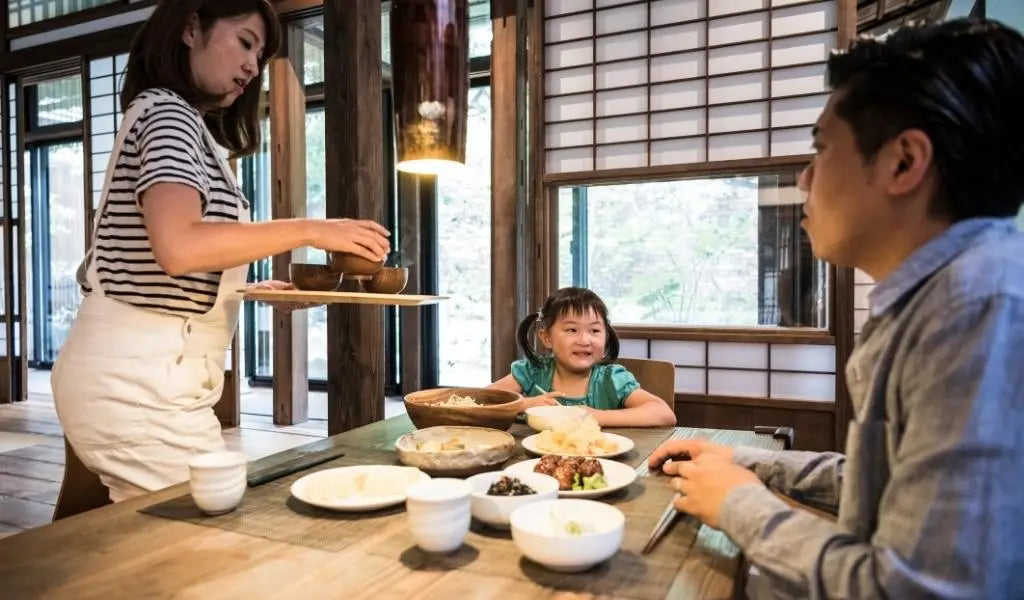 Höflichkeit bei Tisch in Japan