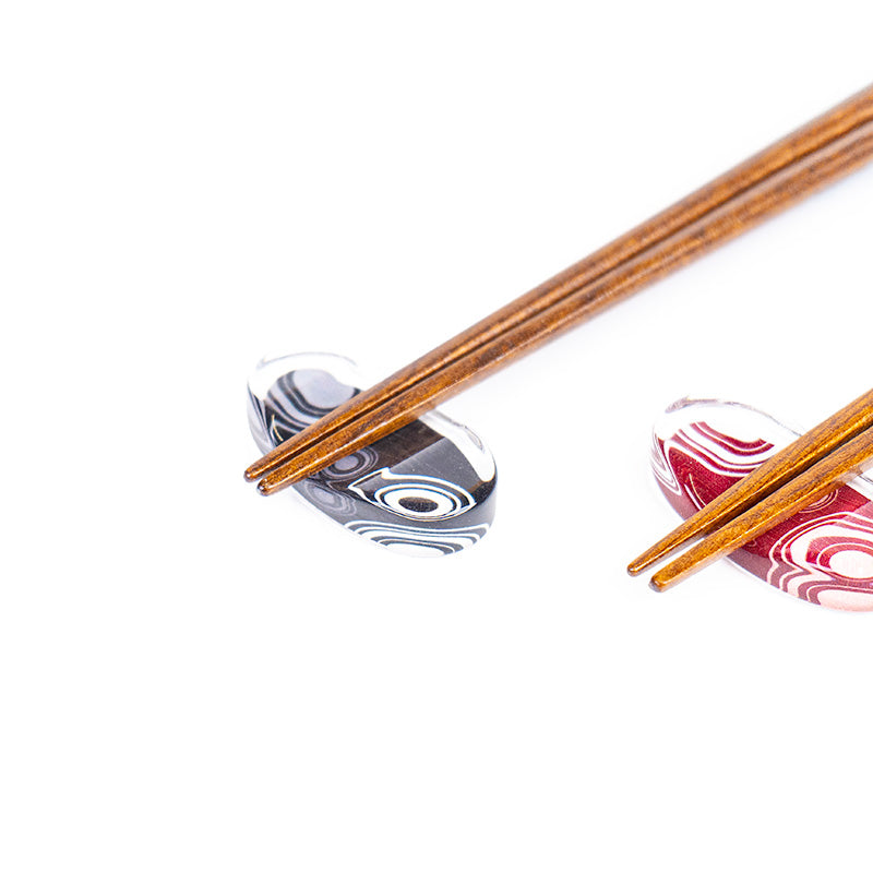 Set aus japanischen Uzumaki-Essstäbchen & Halter