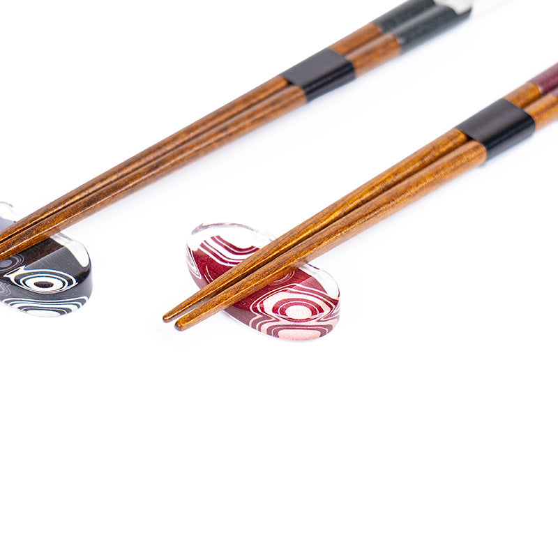 Set aus japanischen Uzumaki-Essstäbchen & Halter