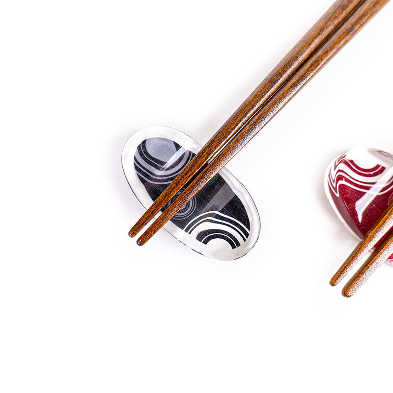 Set aus japanischen Uzumaki-Essstäbchen & Halter