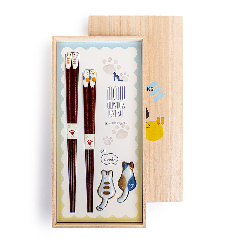 Set mit japanischen Essstäbchen und einer Essstäbchenhalterung in Katzenform
