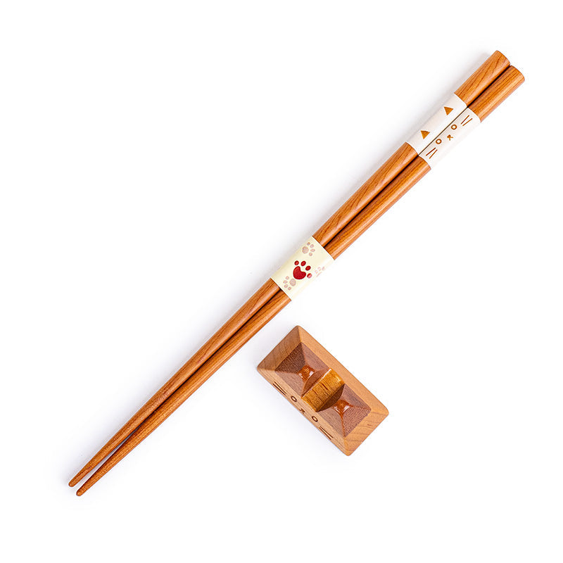 Set mit japanischen Essstäbchen und Essstäbchenhalter in Katzenform